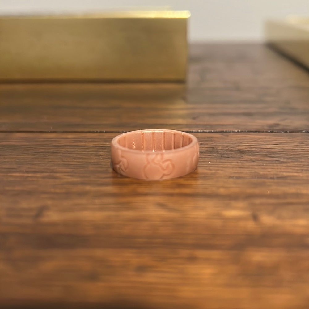 Enzo Disney ring